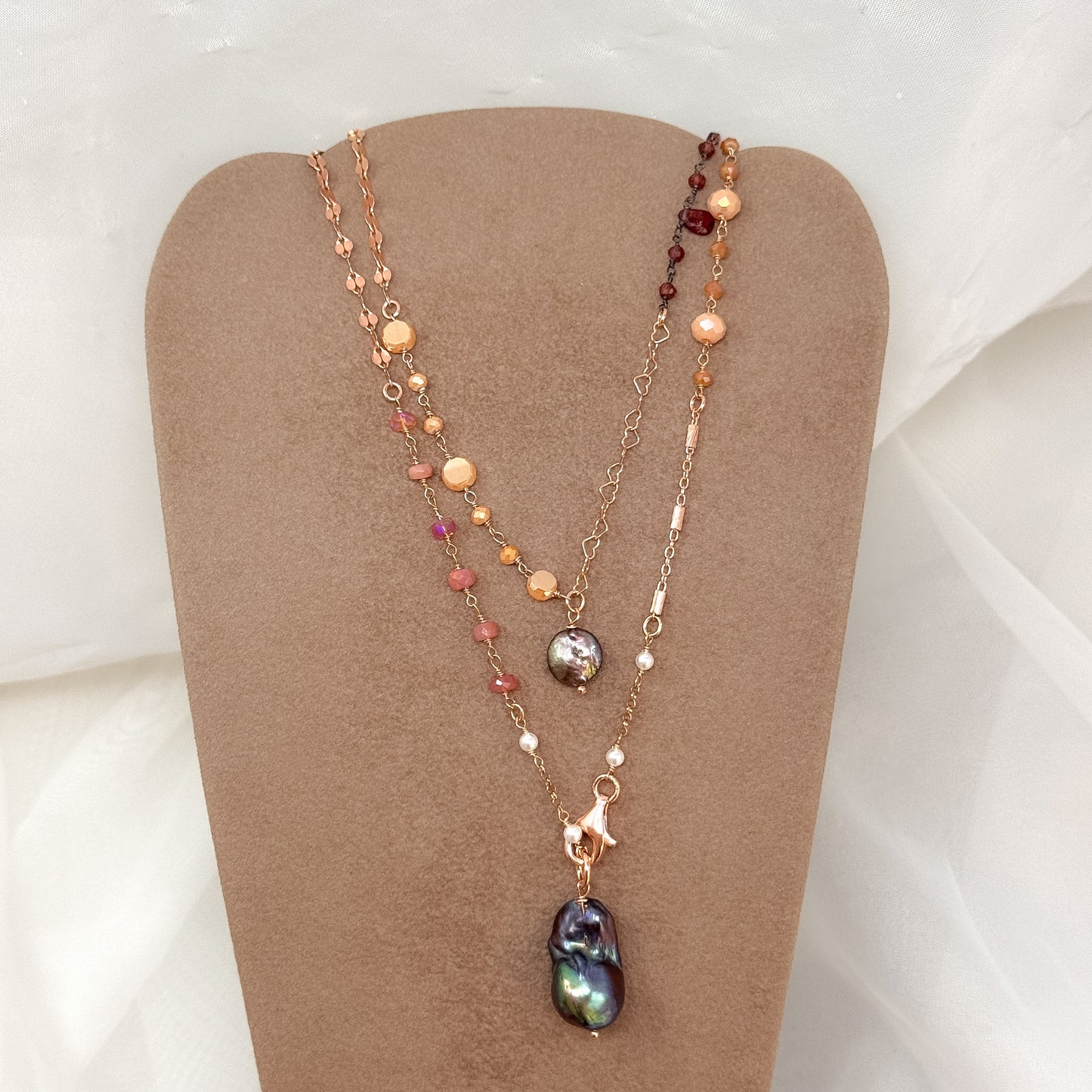 Collana lunga trasformabile con cristalli e pietra di luna e pietra morganite e perla barocca nera cm 75 - Lumiere Bijoux