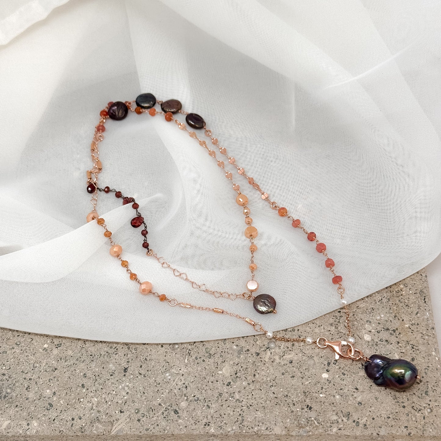 Collana lunga trasformabile con cristalli e pietra di luna e pietra morganite e perla barocca nera cm 75 - Lumiere Bijoux