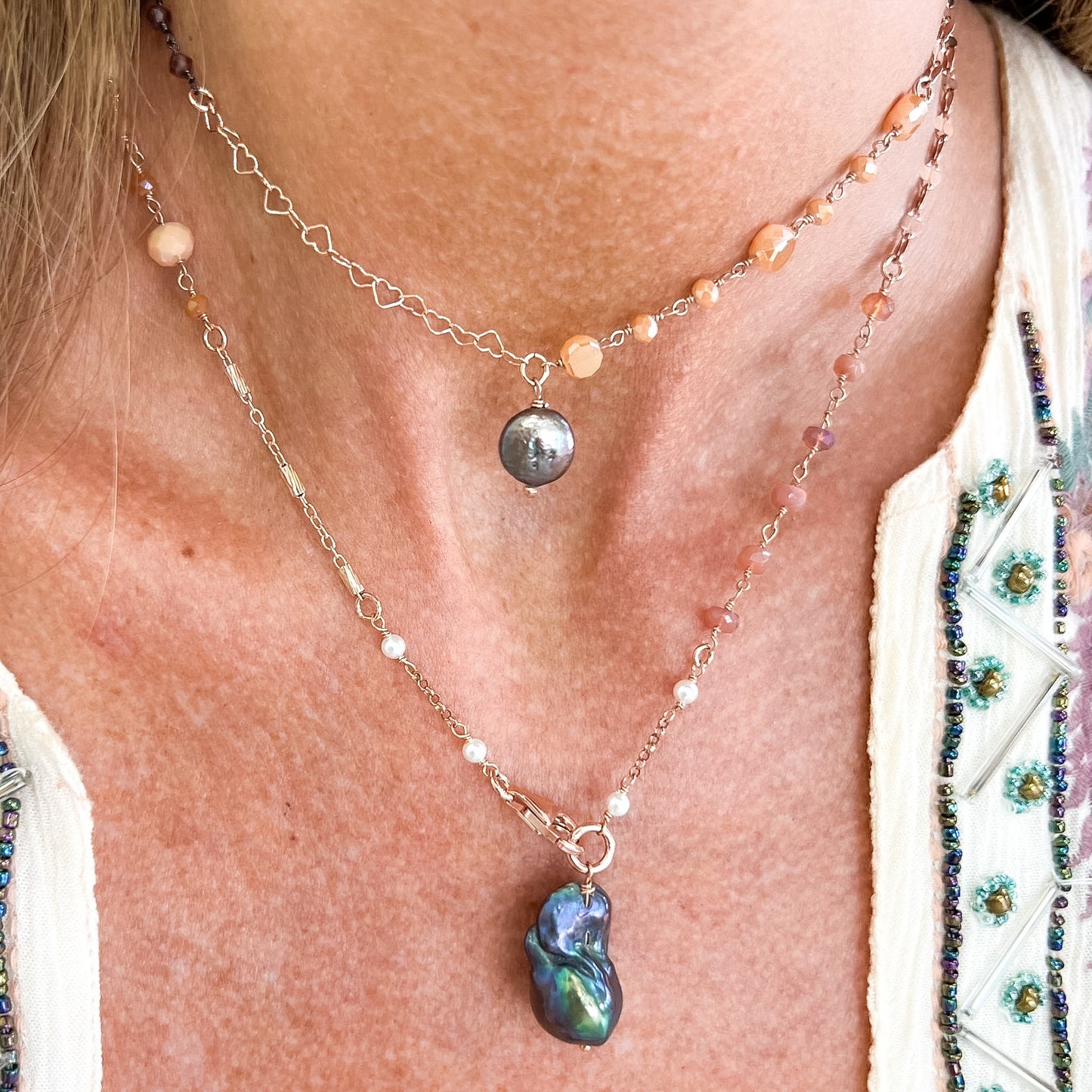 Collana lunga trasformabile con cristalli e pietra di luna e pietra morganite e perla barocca nera cm 75 - Lumiere Bijoux