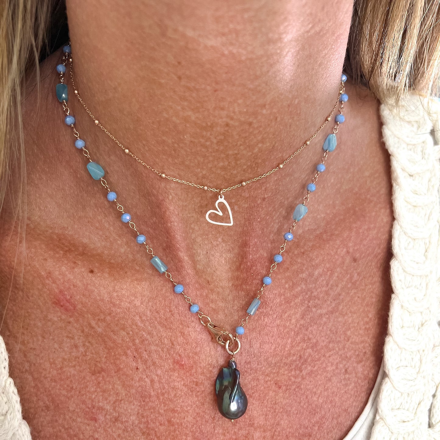 Collana lunga trasformabile cristalli azzurro polvere con perla barocca nera pendente e catena micro rosario e cuore vuoto — Argento 925 rosé Pezzo unico (Copia) - Lumiere Bijoux