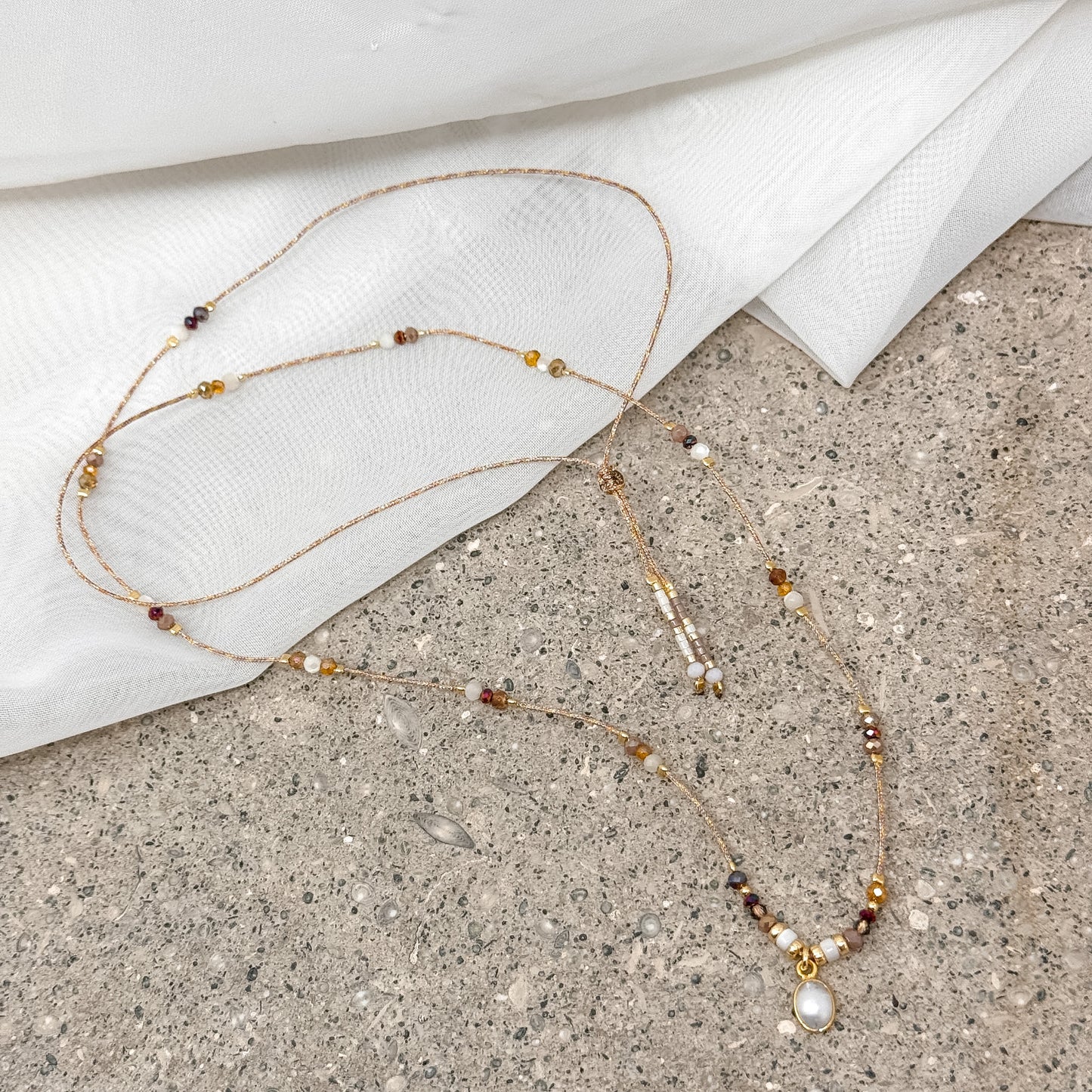 Collana lunga regolabile con cordino e pietra semipreziosa pendente goccia - Lumiere Bijoux