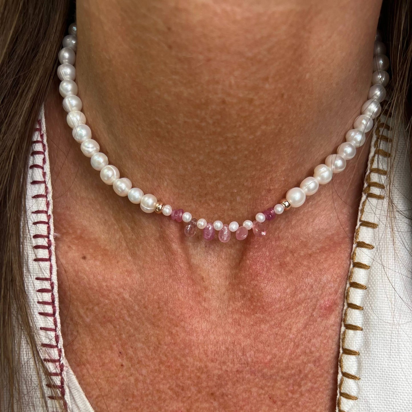 Collana perle tonde bianche e zaffiri rosa - PU104 - Lumiere Bijoux
