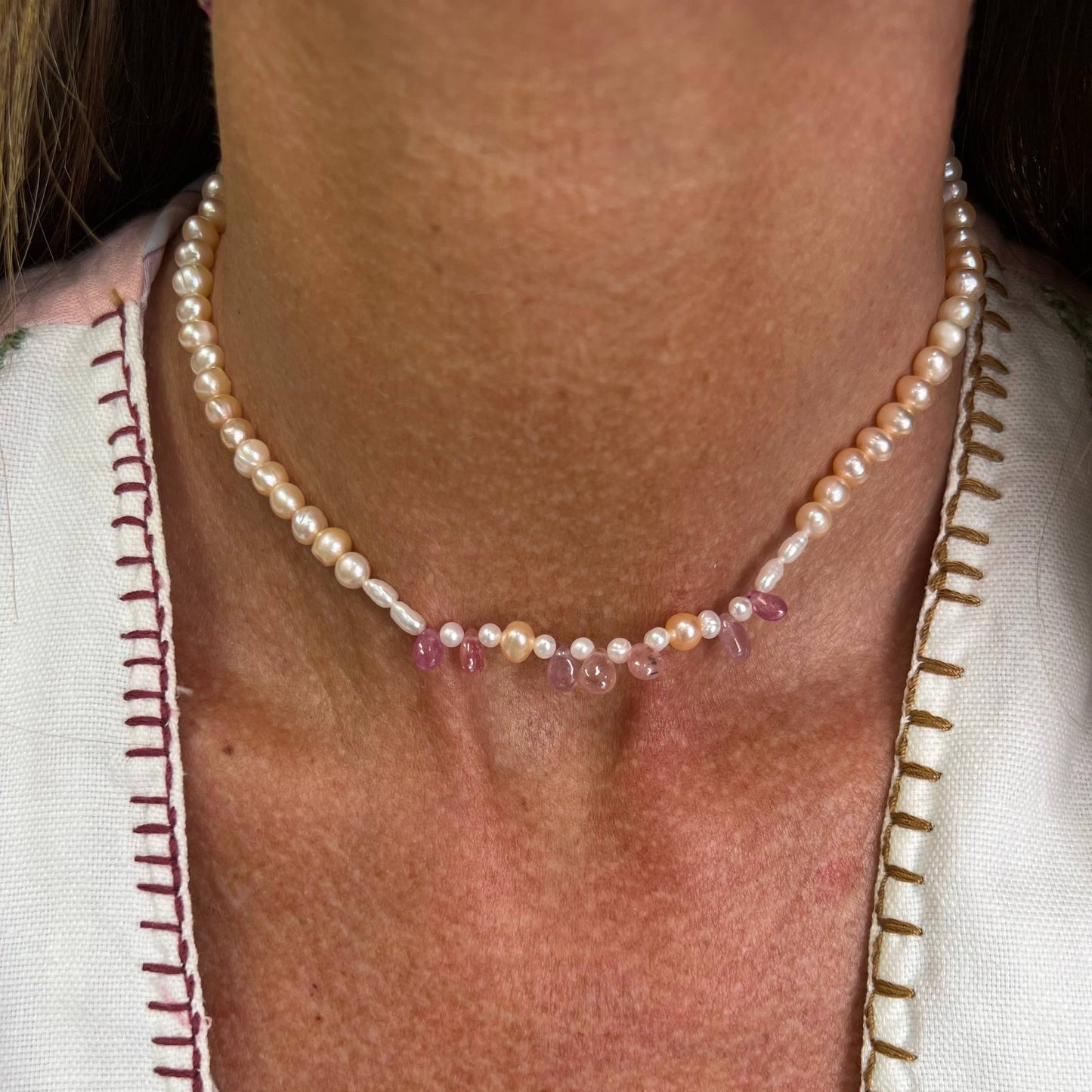 Collana perle tonde bianche e rosa e zaffiri rosa - PU106 - Lumiere Bijoux
