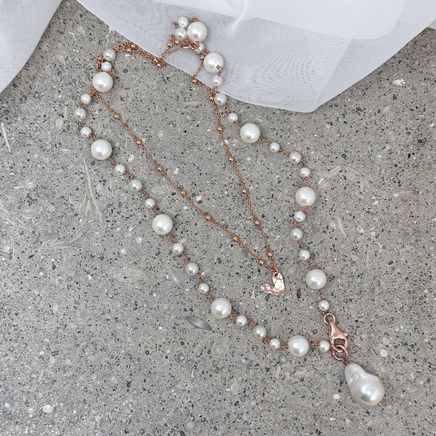 Collana lunga trasformabile perle sintetiche perla barocca e catena rosario con cuore — Argento 925 rosé Pezzo unico - Lumiere Bijoux