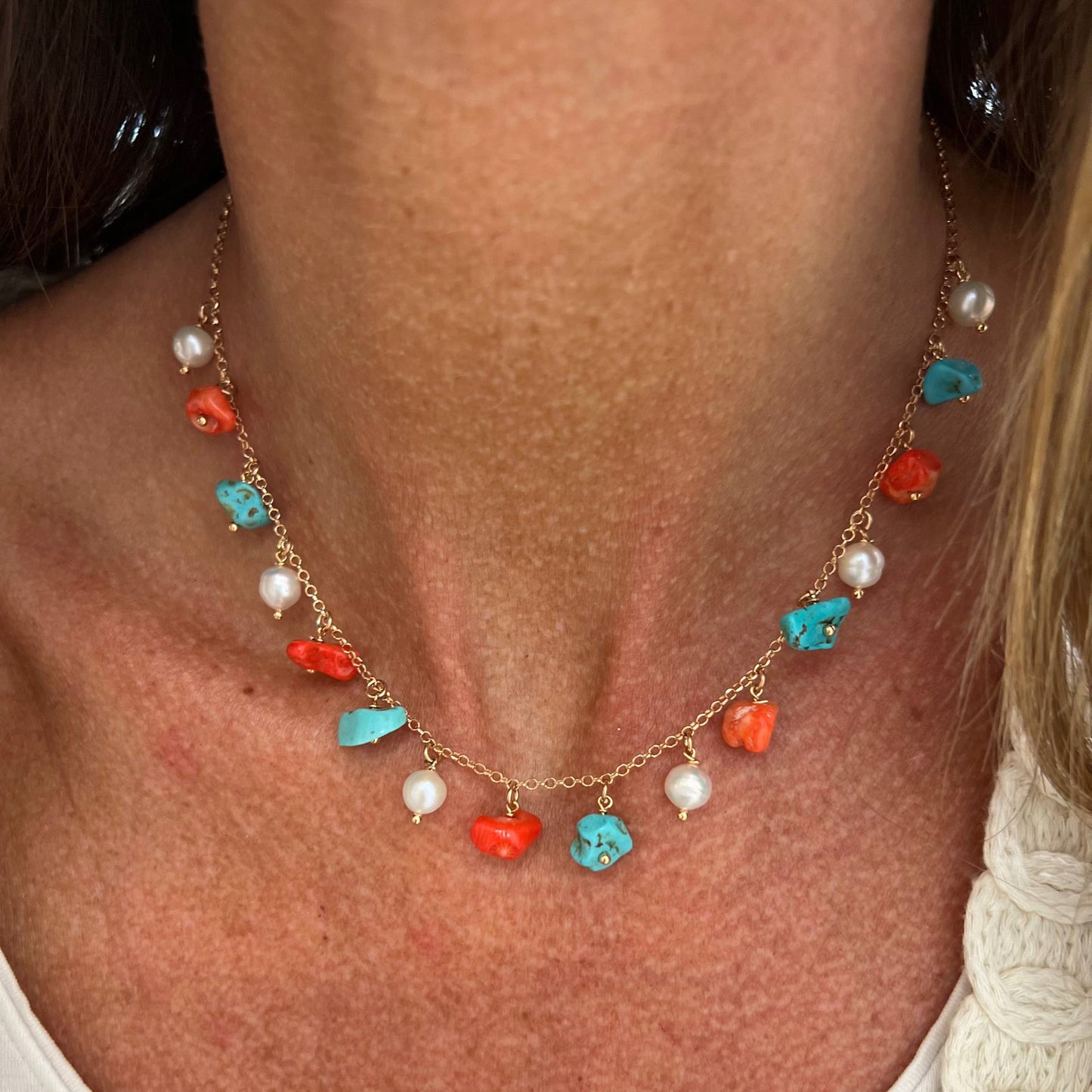 Collana cm40 catena rolò con perle turchesi e coralli pendenti