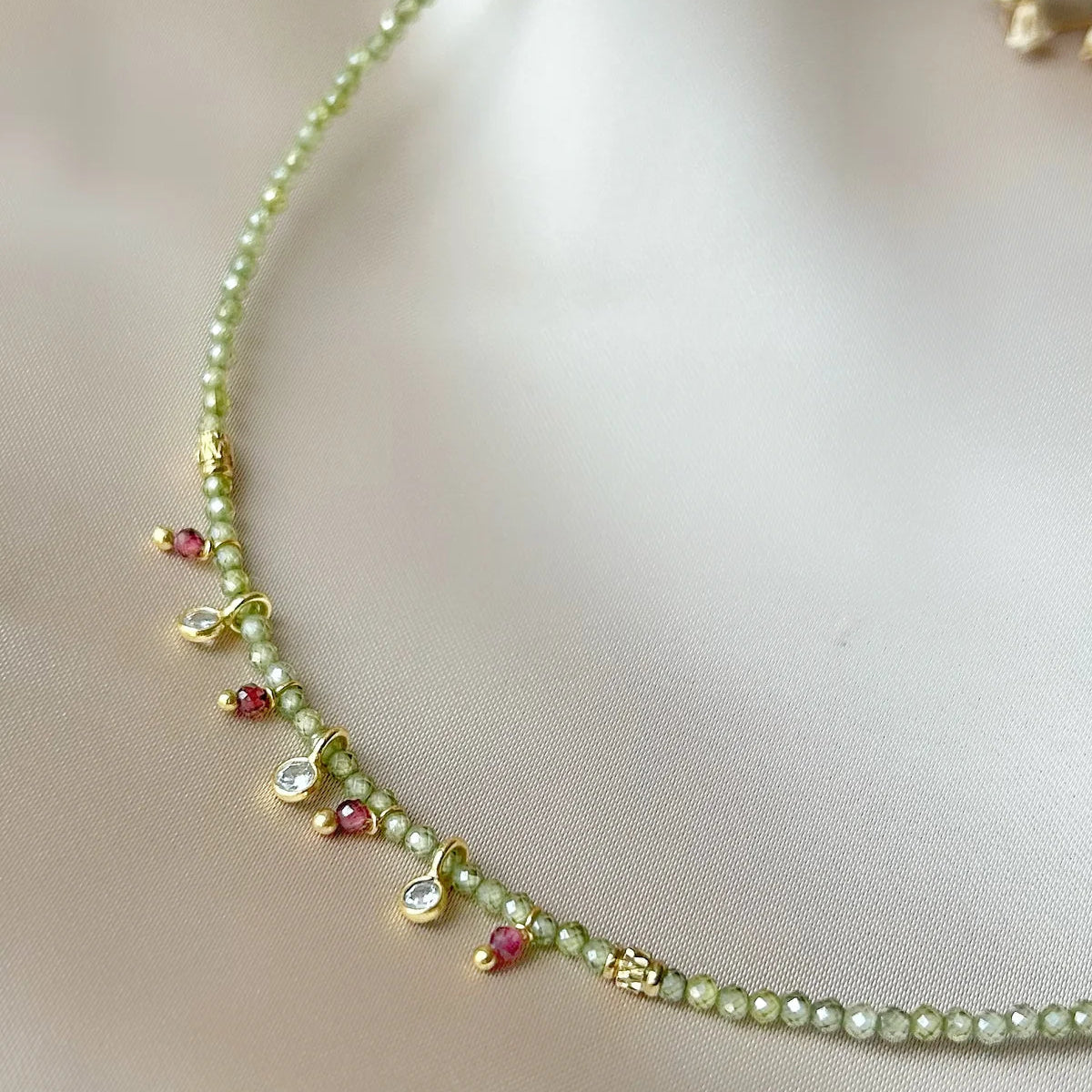 Collana Gaya cm36 in perle di zirconi verdi e quarzo fumé - Lumiere Bijoux