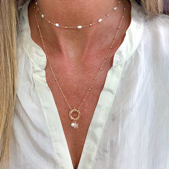 Collana personalizzata catena rosario cm 50 con anello moschettone centrale e iniziale + perla pendente - Lumiere Bijoux