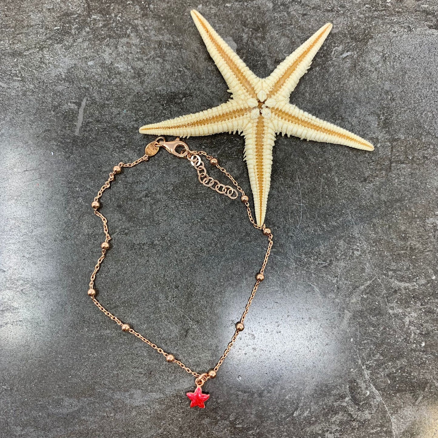 Cavigliera catena rosario con stella marina smaltata rosso madreperla cm 21
