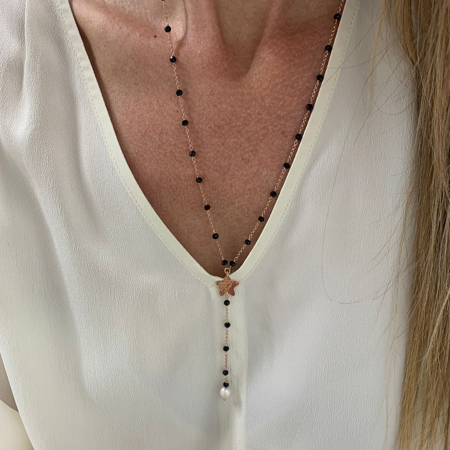Collana Rosario cristalli neri 60 cm con stella battuta e perla