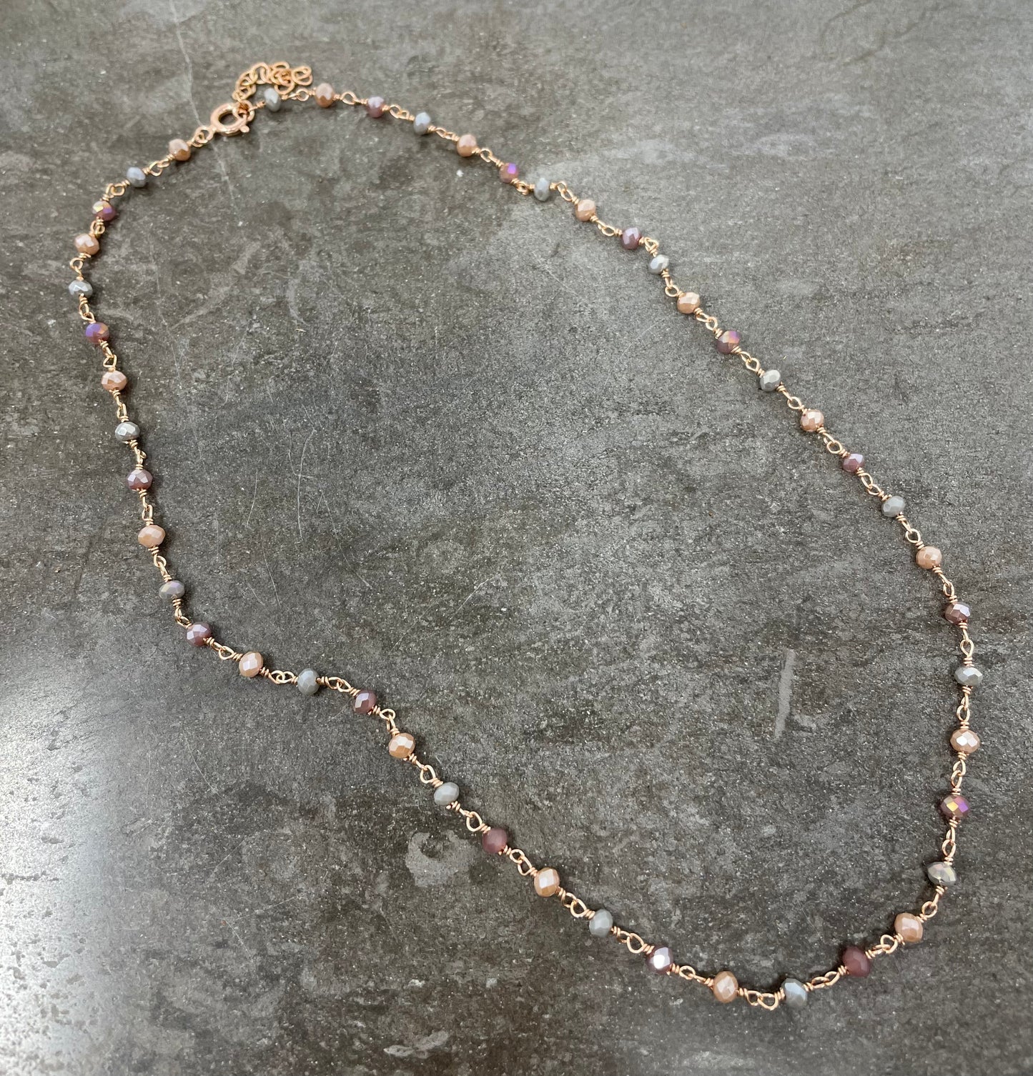 Collana cristalli beige,caramello,grigio cm 40 - Lumiere Bijoux