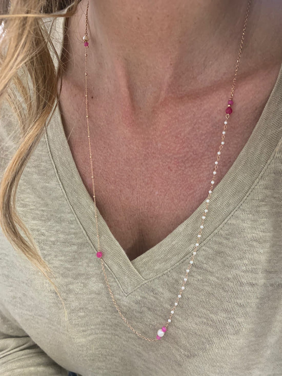 Collana 70 cm mix micro Rosario, perle e cristalli fucsia base rosé