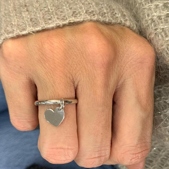 Anello regolabile rosè con un piccolo cuore da 1 cm pendente - PERSONALIZZATO - Lumiere Bijoux