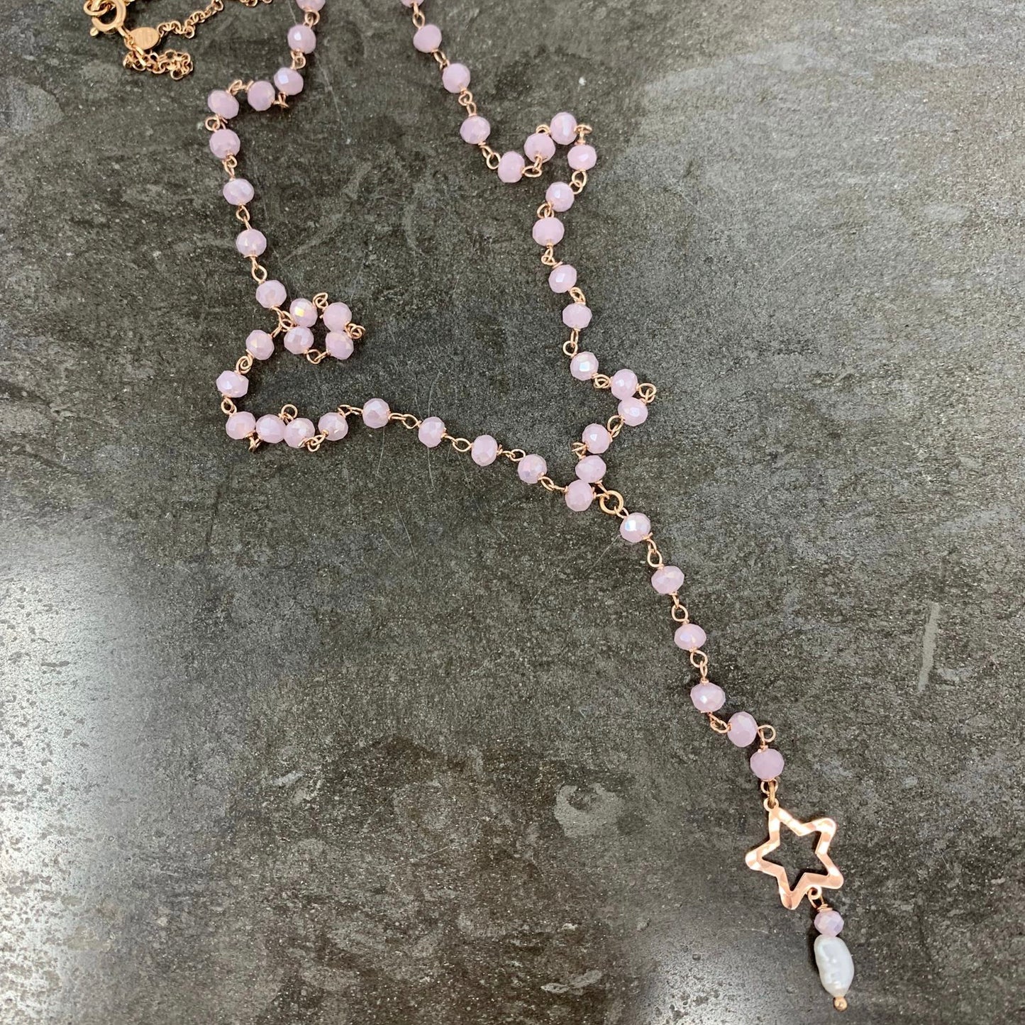 Collana cristalli rosa da 0,3 mm Rosario cm60 con stella battuta e perla