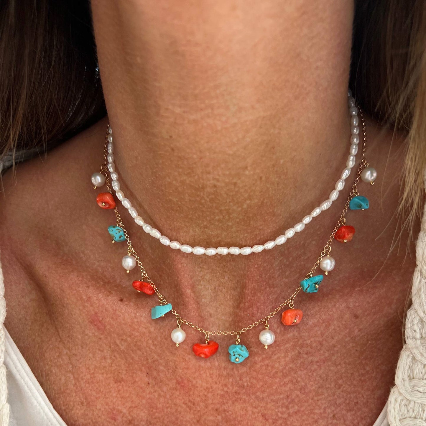 Collana cm40 catena rolò con perle turchesi e coralli pendenti