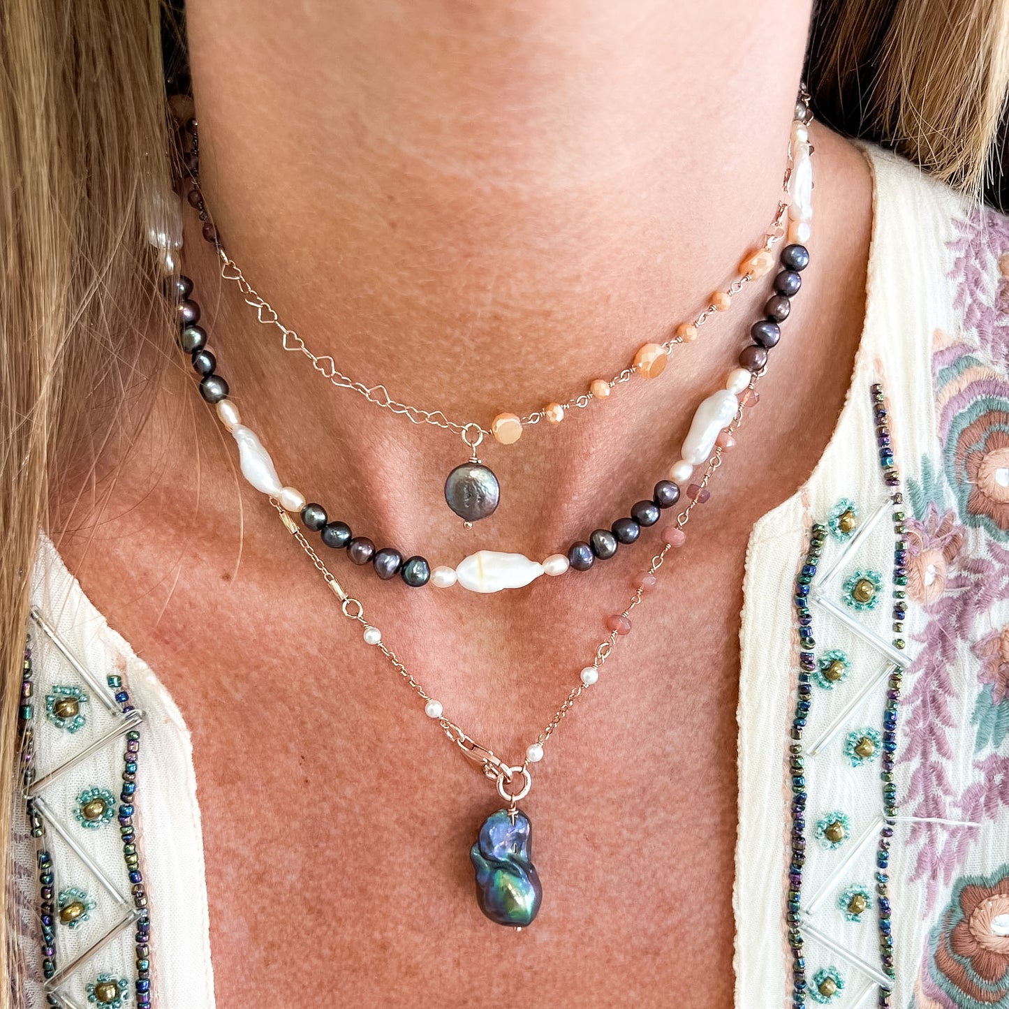 Collana lunga trasformabile con cristalli e pietra di luna e pietra morganite e perla barocca nera cm 75 - Lumiere Bijoux