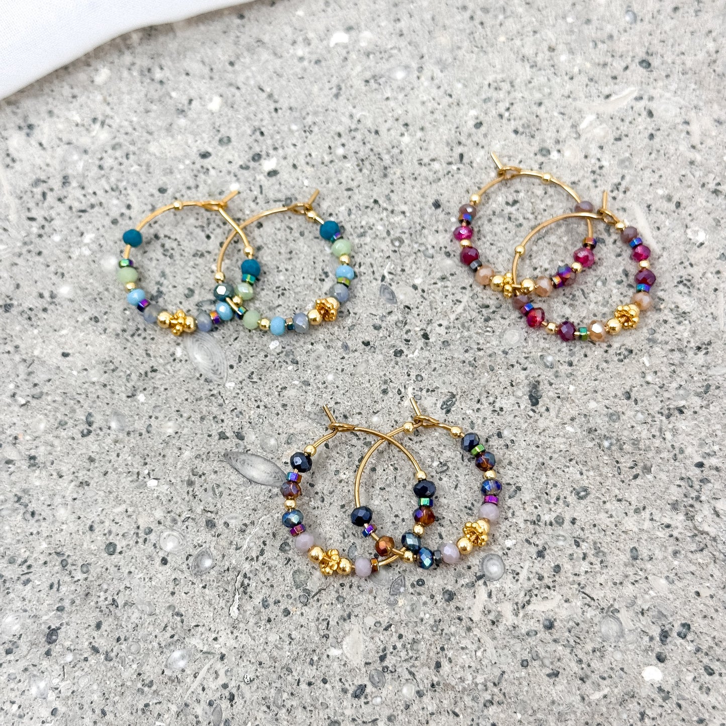 Orecchini cerchio con cristalli e pepite dorate - Lumiere Bijoux