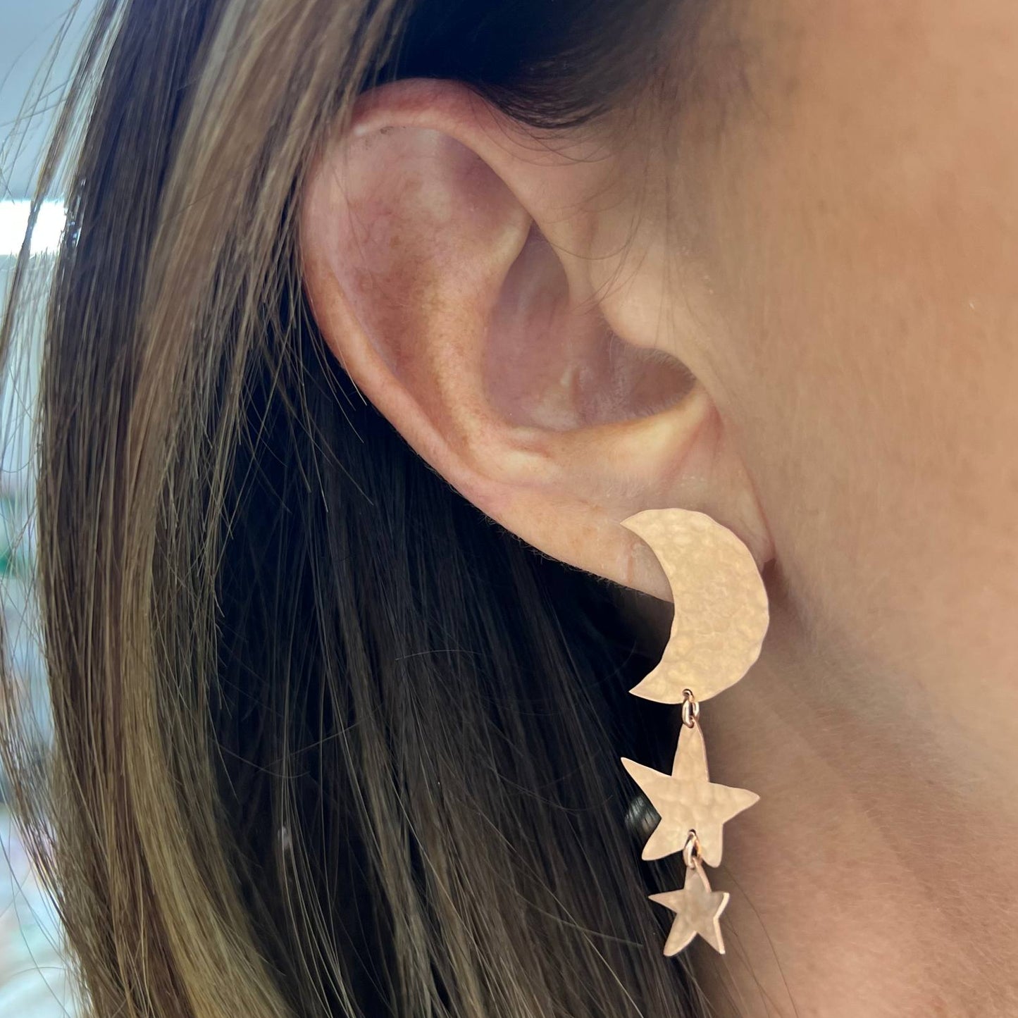 Coppia orecchini scoppiati tris stelle e luna irregolari battute satinate - Lumiere Bijoux