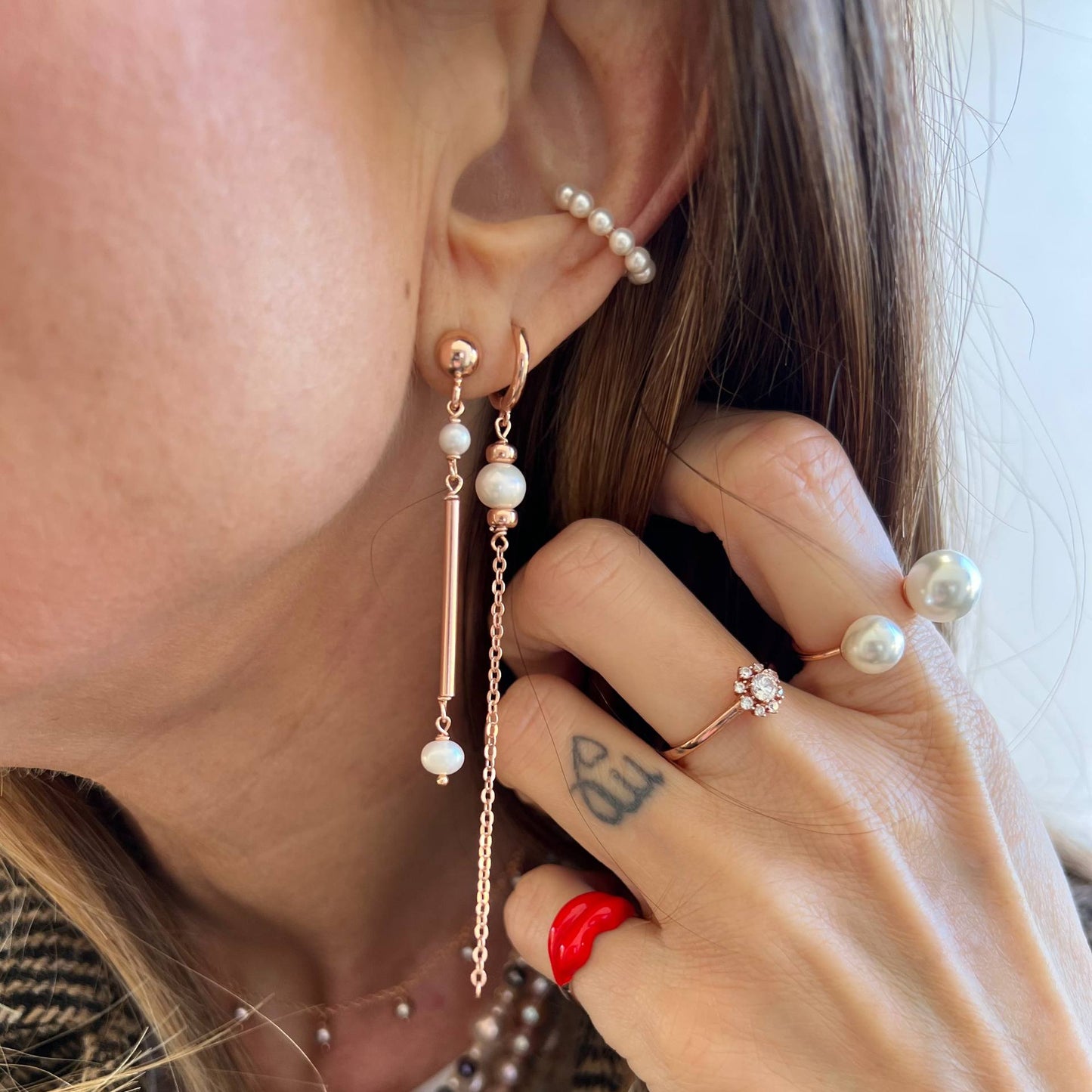 Coppia orecchini pendenti con microperle e barretta rosé - Lumiere Bijoux