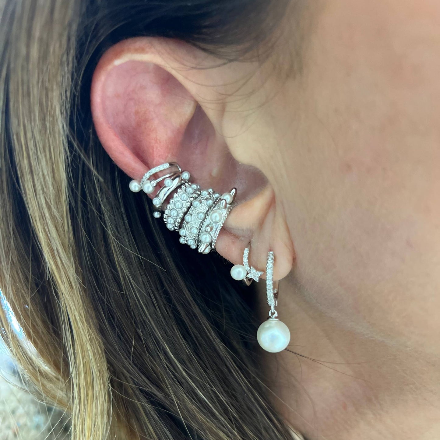 Earcuff puntinato con fila di perle centrale - Lumiere Bijoux