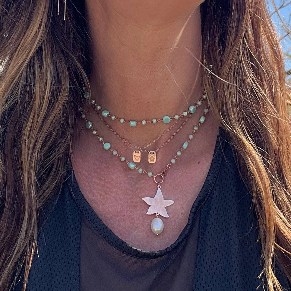 Collana lunga trasformabile cm 75 argento rosé soggetto battuto e perla naturale pendente - Lumiere Bijoux