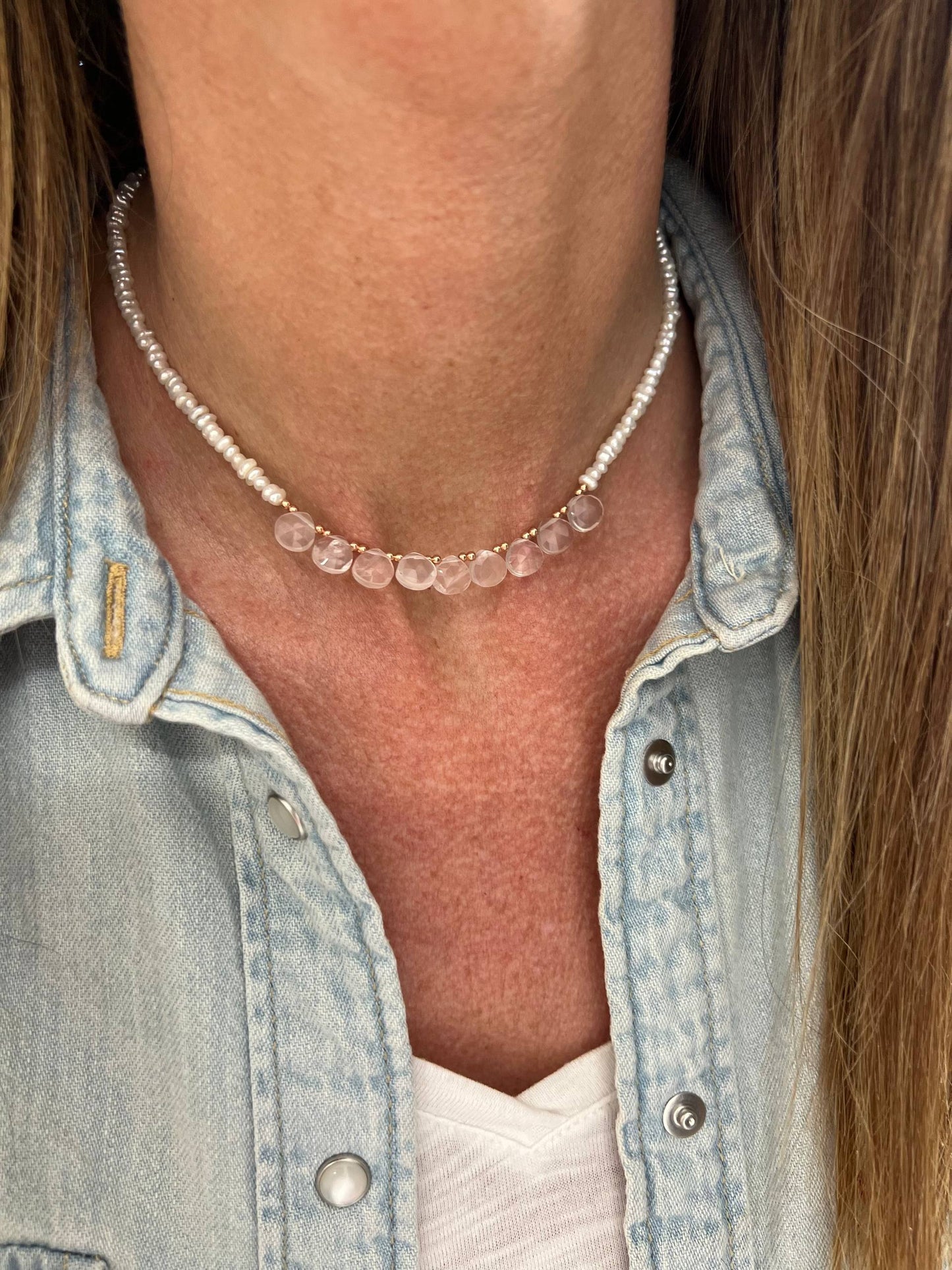 Collana SPIRITUAL con perle conchiglia irregolari e pietre cm 36 - Lumiere Bijoux