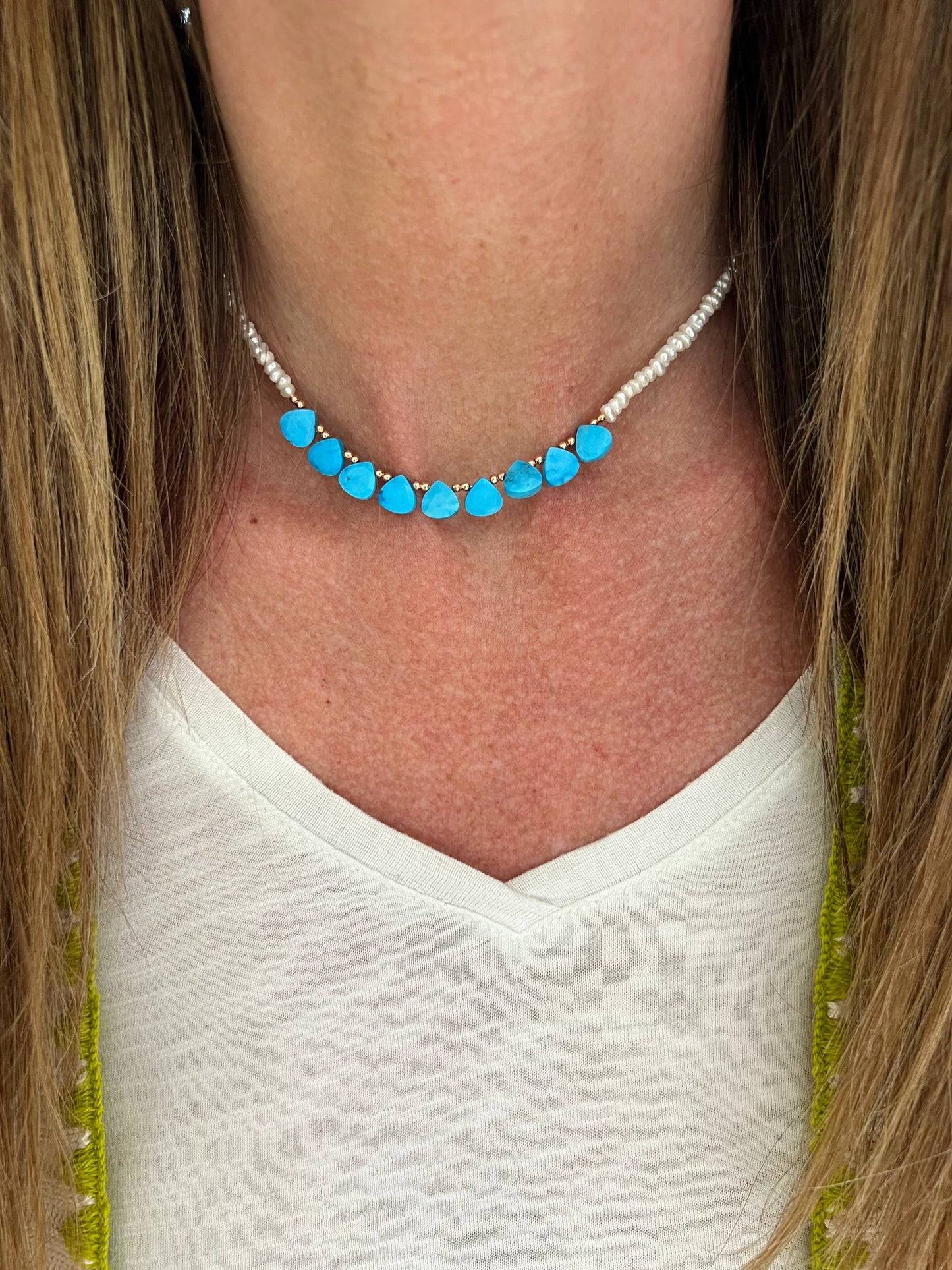 Collana SPIRITUAL con perle conchiglia irregolari e pietre cm 36 - Lumiere Bijoux