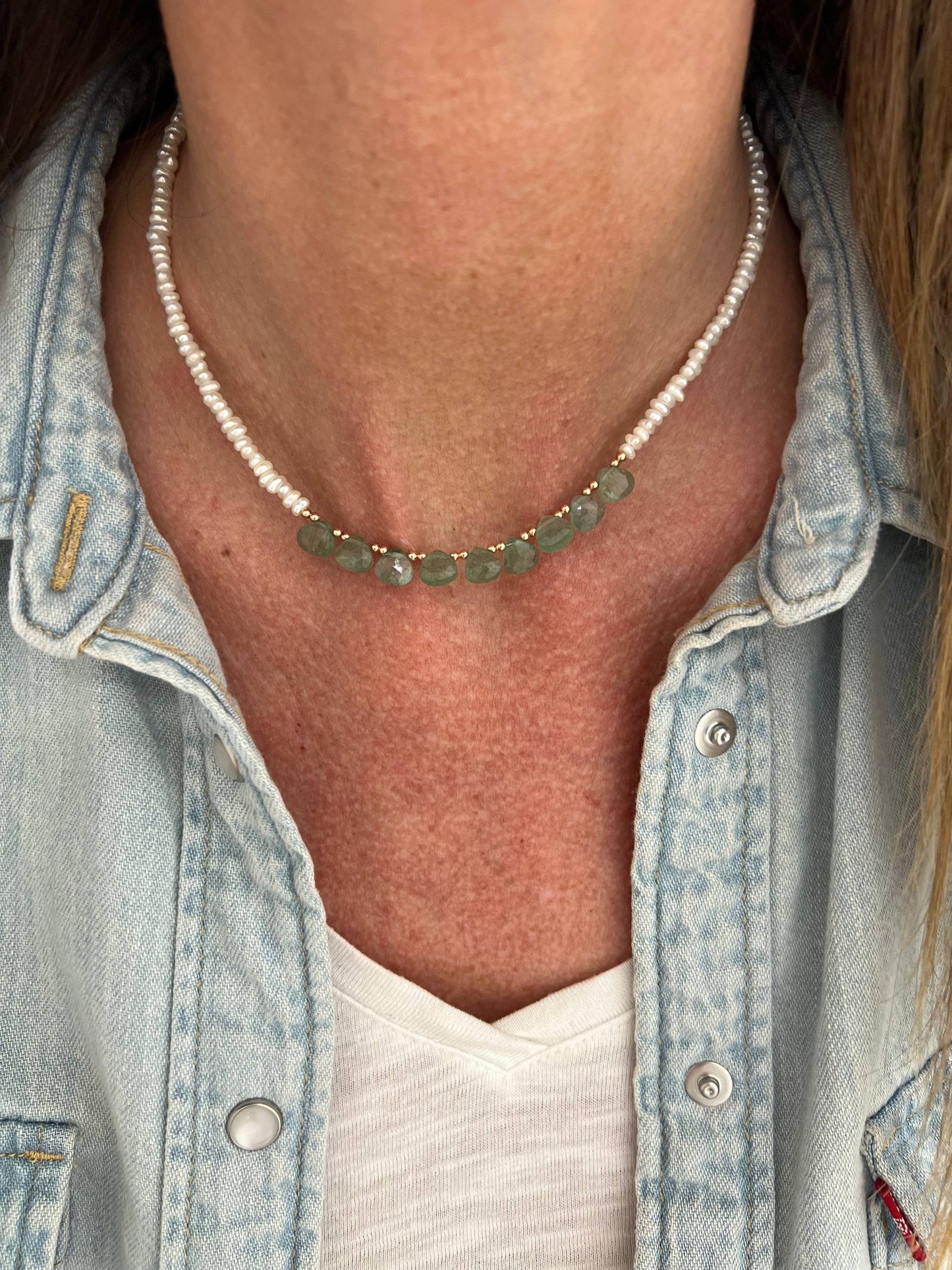 Collana SPIRITUAL con perle conchiglia irregolari e pietre cm 36 - Lumiere Bijoux