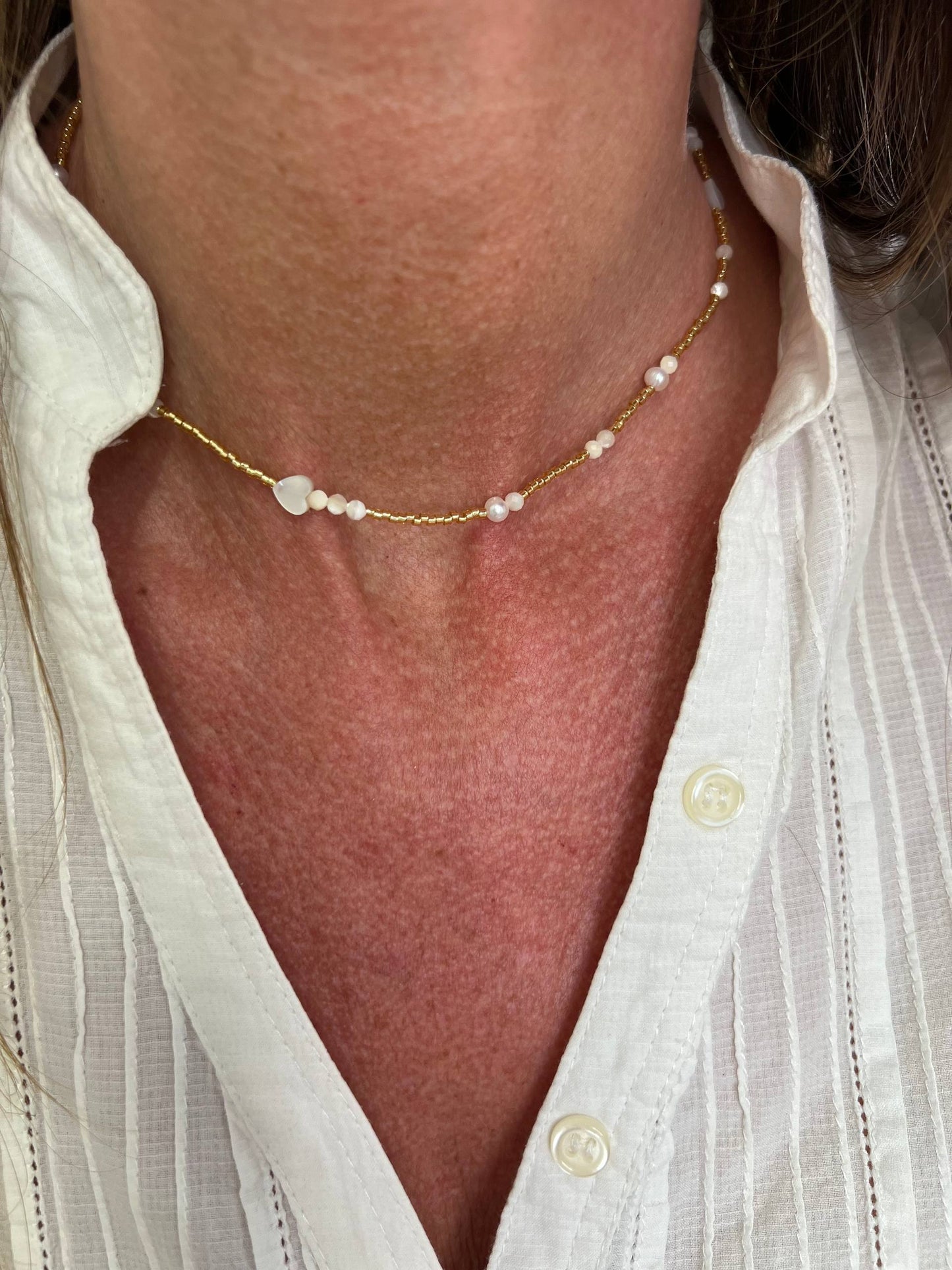 Collana perle miyuki micro rondelle oro alternate a pietre conchiglia e perle naturali cm 37 ottone - Lumiere Bijoux