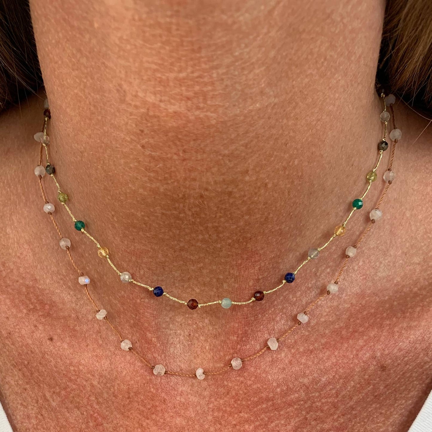 Collana regolabile filo di seta e pietre multicolore e bianche - Lumiere Bijoux