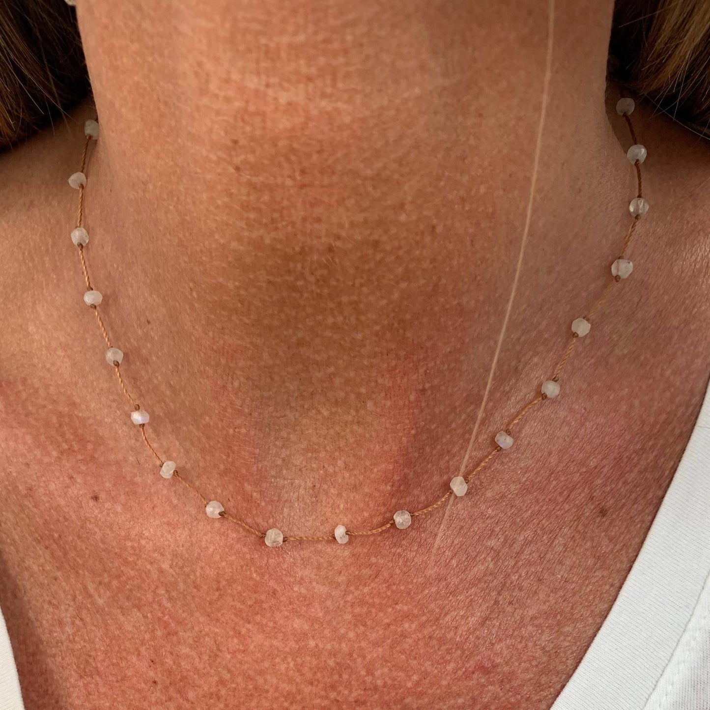 Collana regolabile filo di seta e pietre multicolore e bianche - Lumiere Bijoux