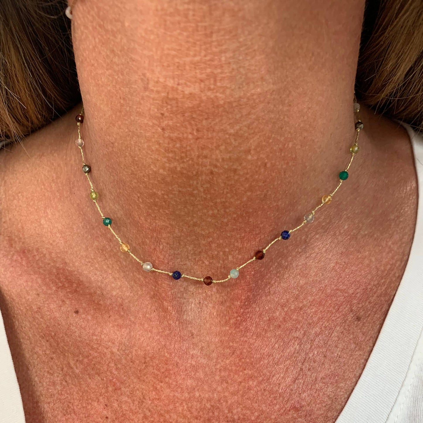 Collana regolabile filo di seta e pietre multicolore e bianche - Lumiere Bijoux