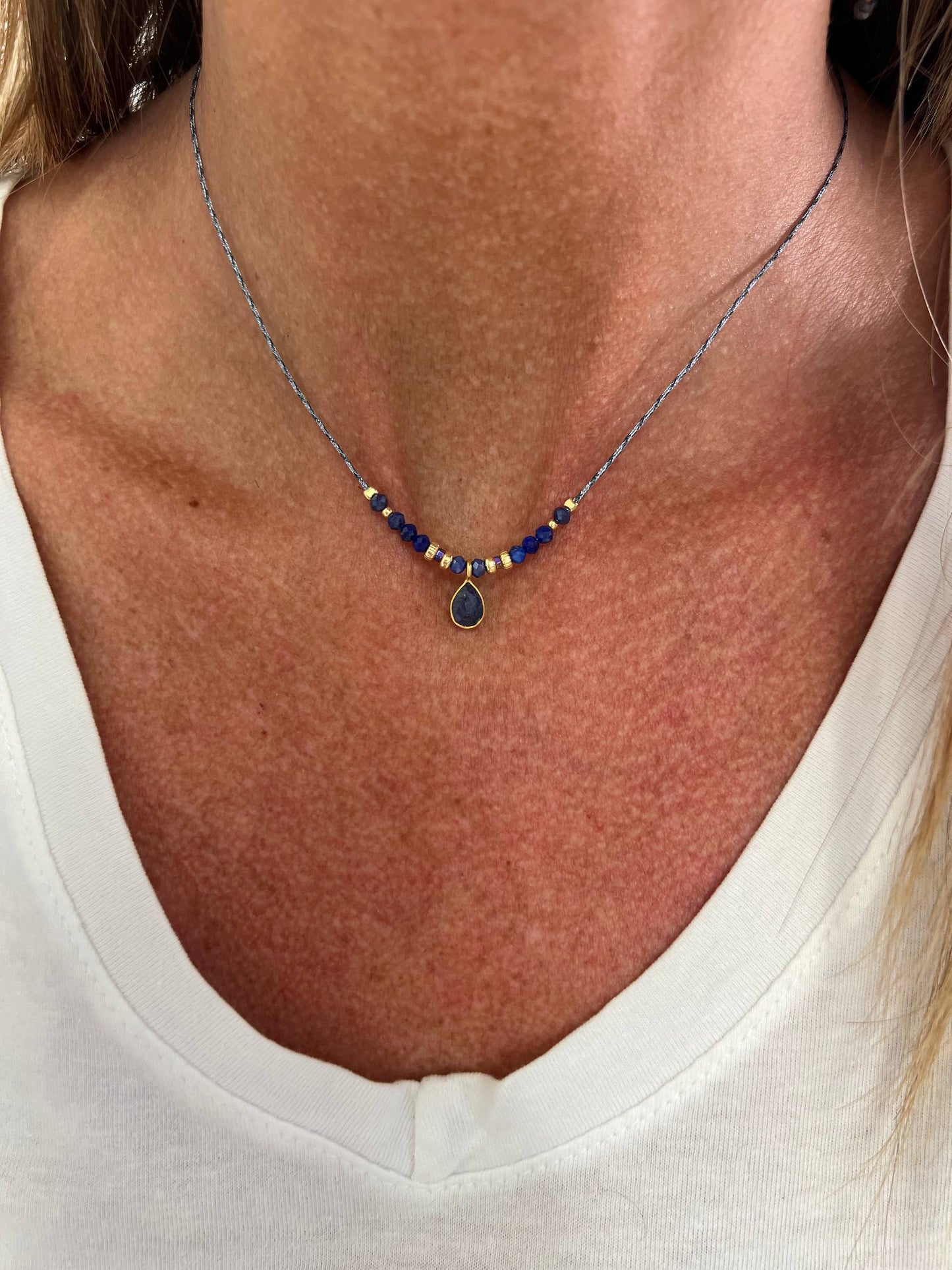 Collana regolabile con cordino e pietra semipreziosa pendente - Lumiere Bijoux