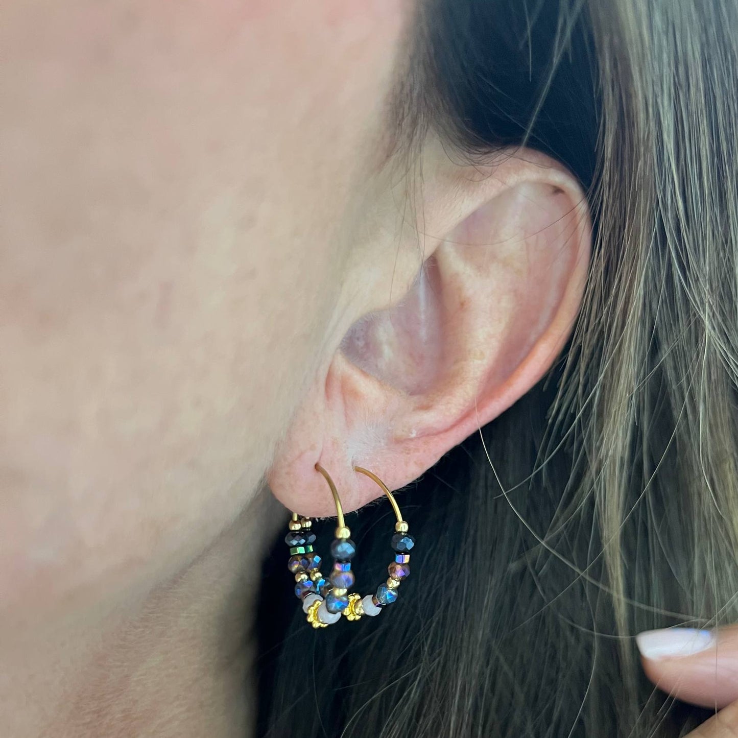 Orecchini cerchio con cristalli e pepite dorate - Lumiere Bijoux