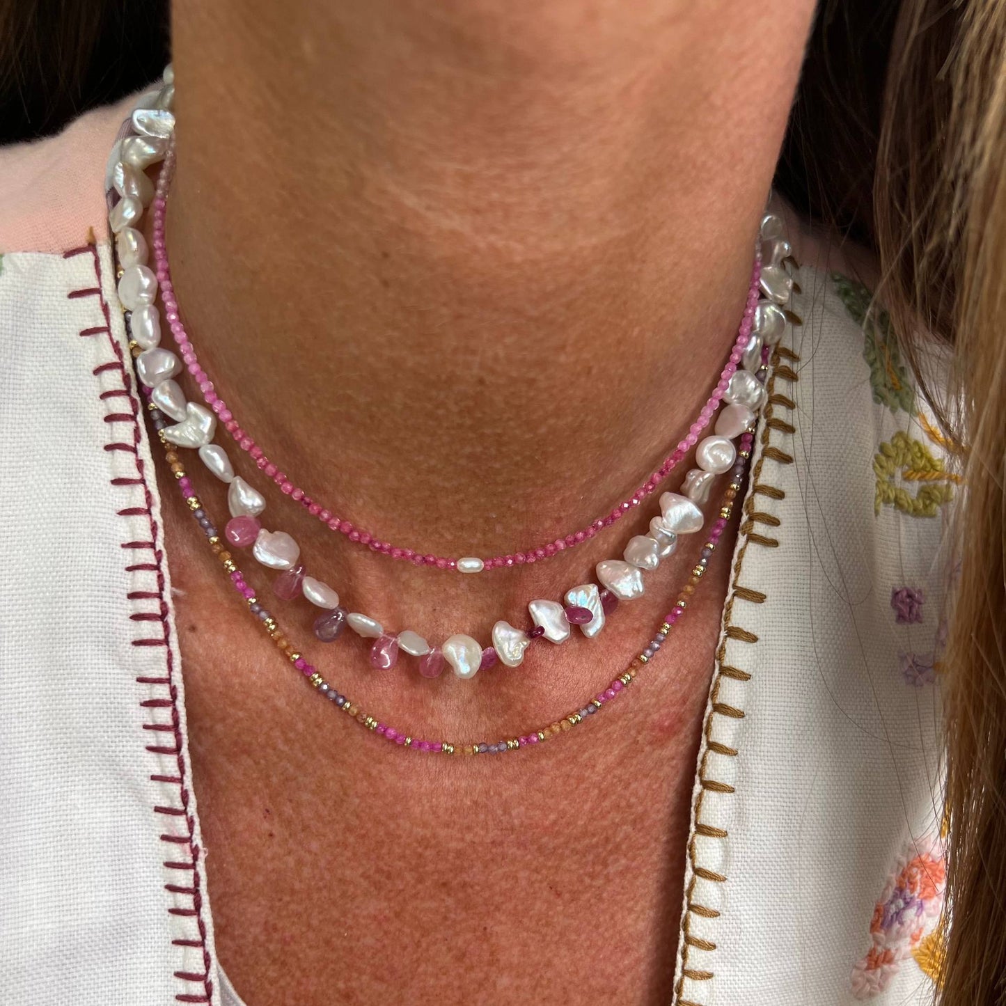 Collana perle tonde bianche e zaffiri rosa - PU103 - Lumiere Bijoux