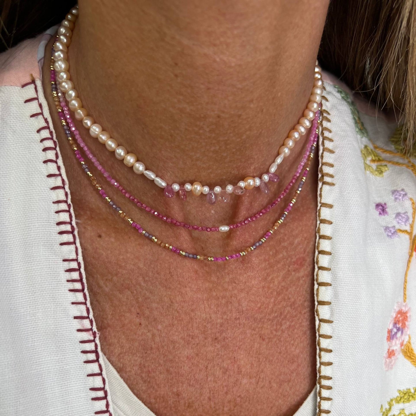 Collana perle tonde bianche e rosa e zaffiri rosa - PU106 - Lumiere Bijoux