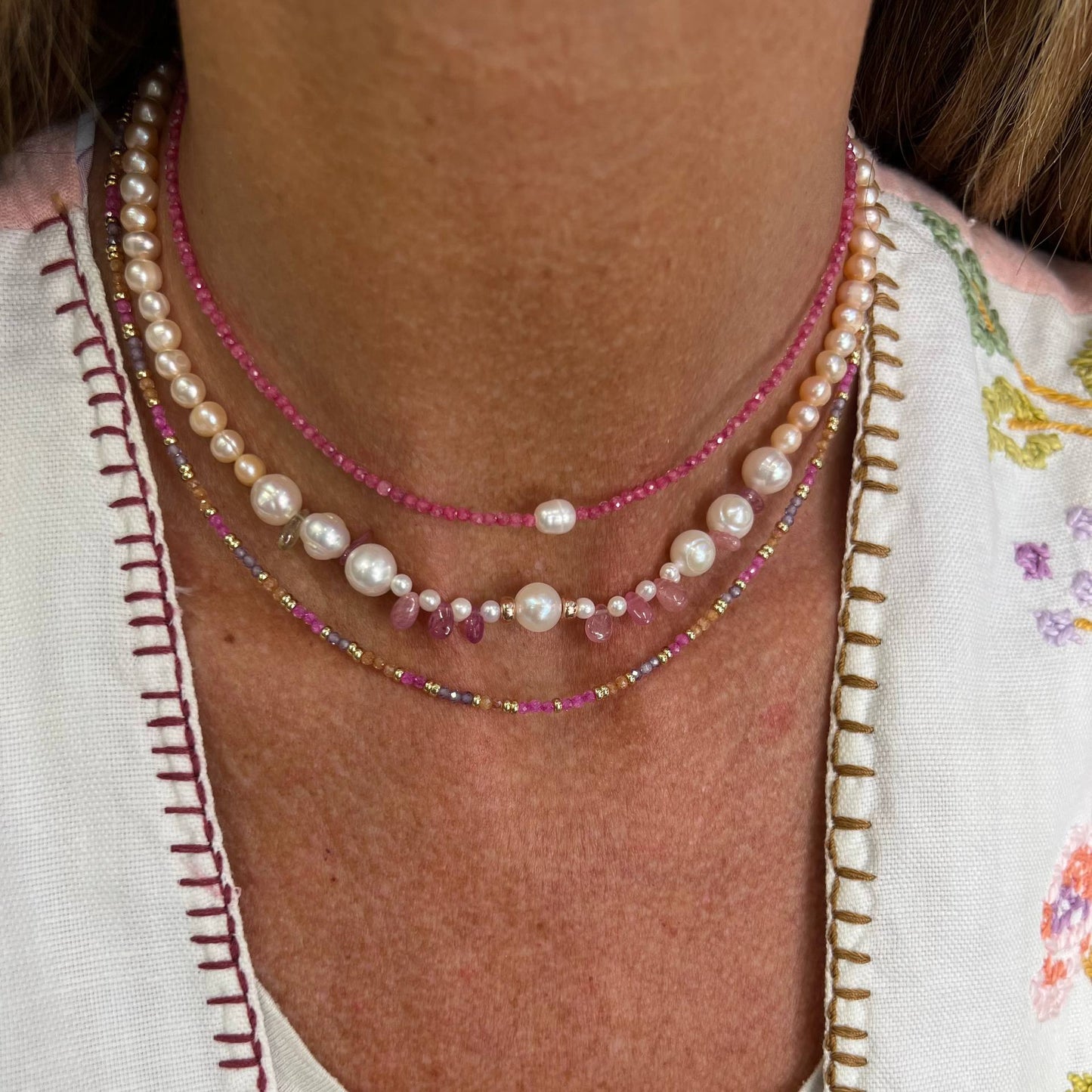 Collana perle tonde bianche e rosa e zaffiri rosa - PU105 - Lumiere Bijoux