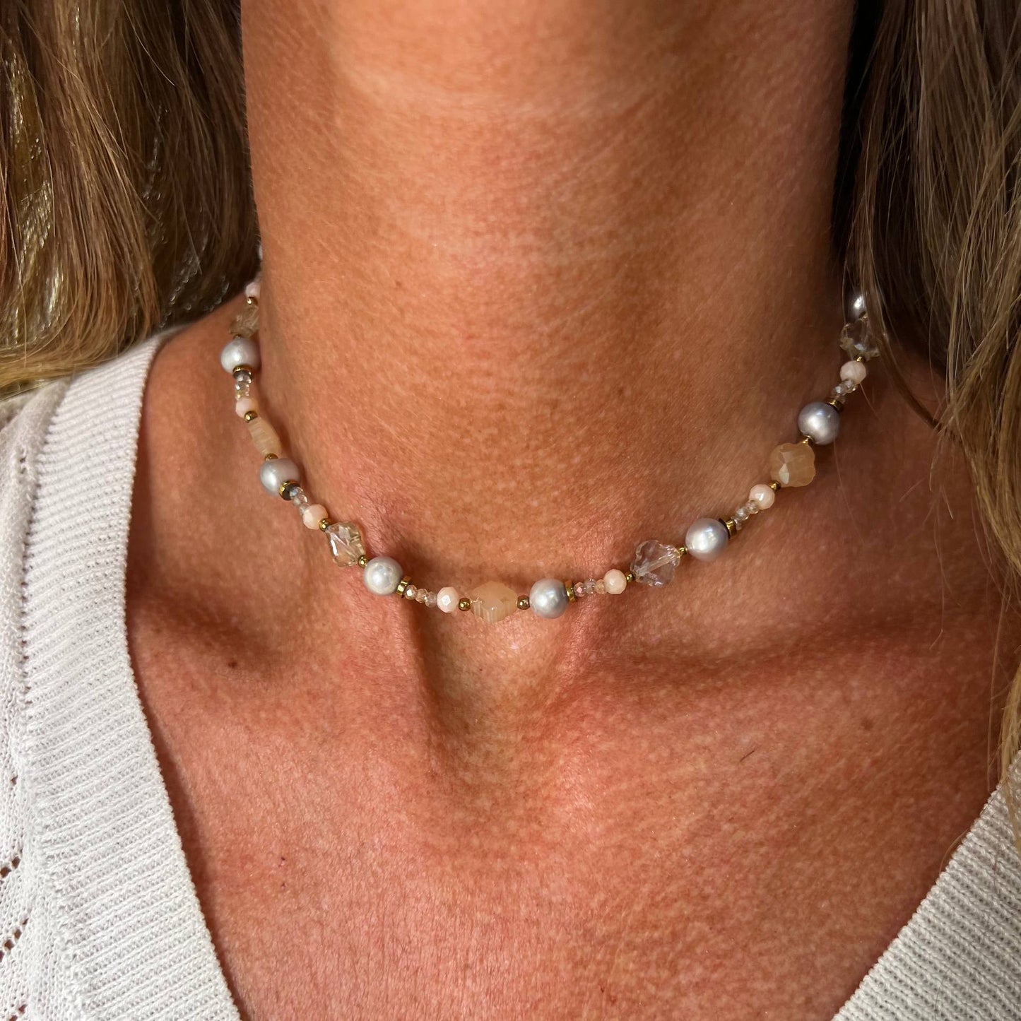 Collana perle tonde grigie e cristalli fiore cipria - PU120 - Lumiere Bijoux
