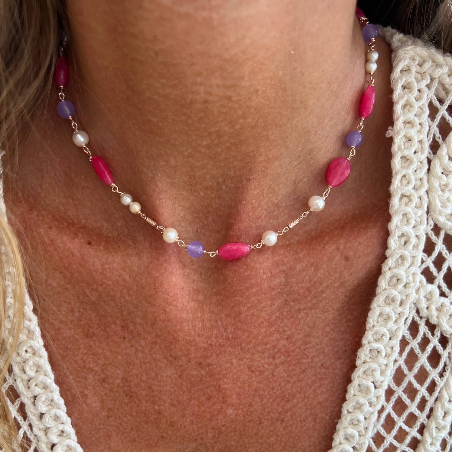Collana pietre goccia fucsia perle e pietre viola - In fondo al mar - Lumiere Bijoux