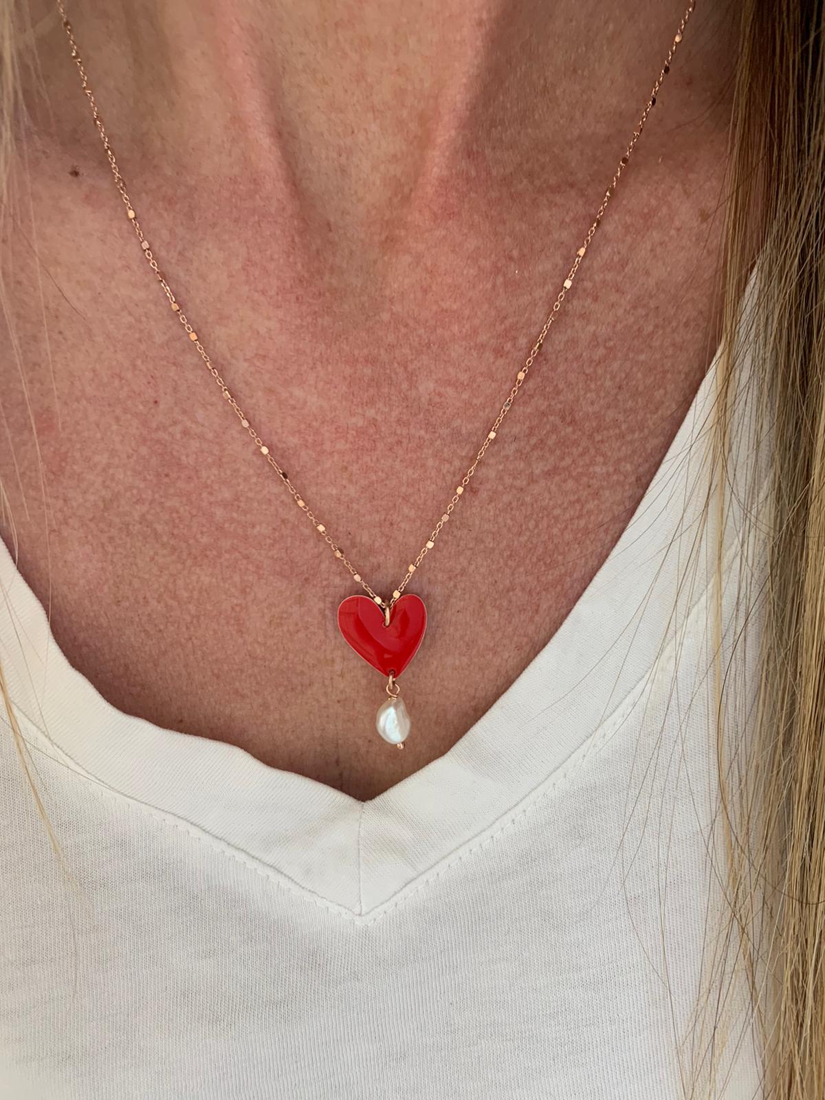 Collana catena dadini rosè con cuore grande rosso e perla barocca pendente - cm 50