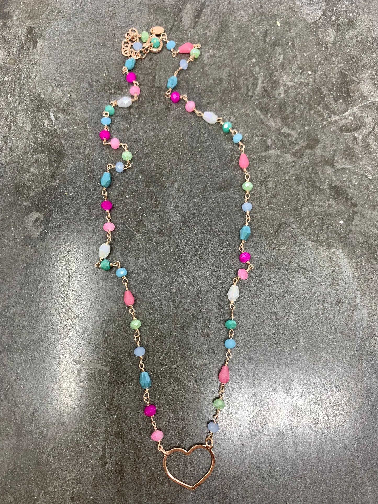 Collana cristalli colorati con cuore in linea rosè - cm 40