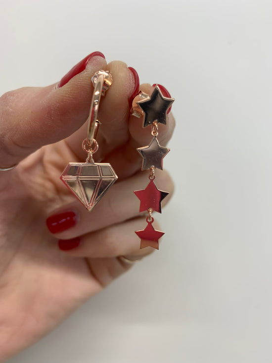 Coppia orecchini semicerchio con pendente a forma di diamante e allungo di stelle a lobo rosè - pezzo unico