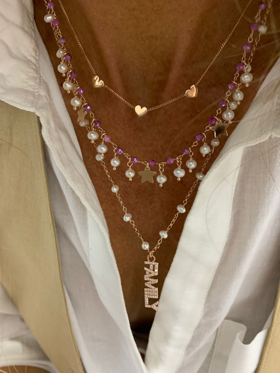 Collana catena rollò alternata da perle da circa 2 mm irregolari con scritta Family di zirconi bianchi bagnata in oro rosé - cm 50