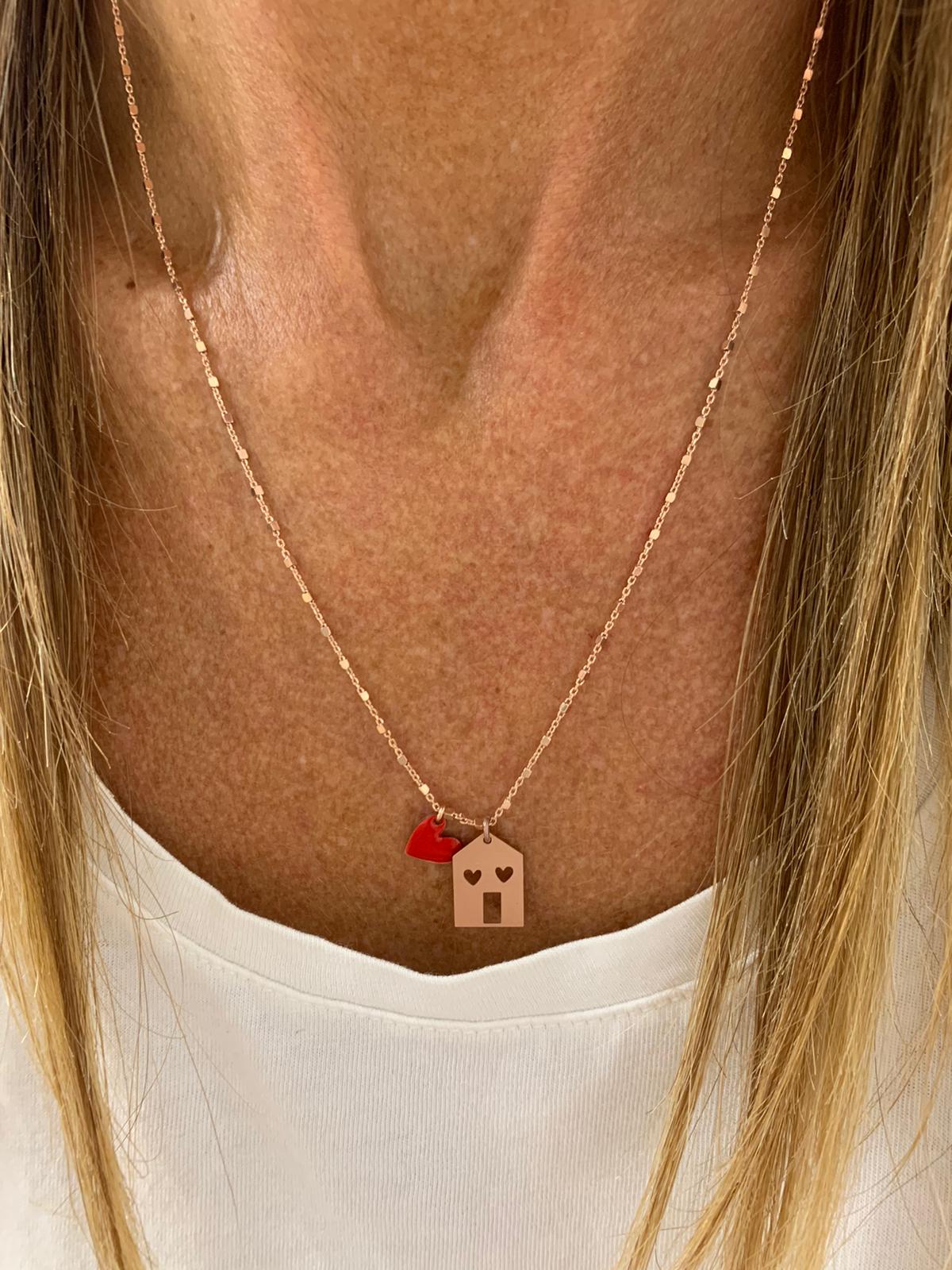 Collana catena dadini con casetta satinata e cuore smalto rosso da 0,8 mm bagnata in oro rosé - cm 50