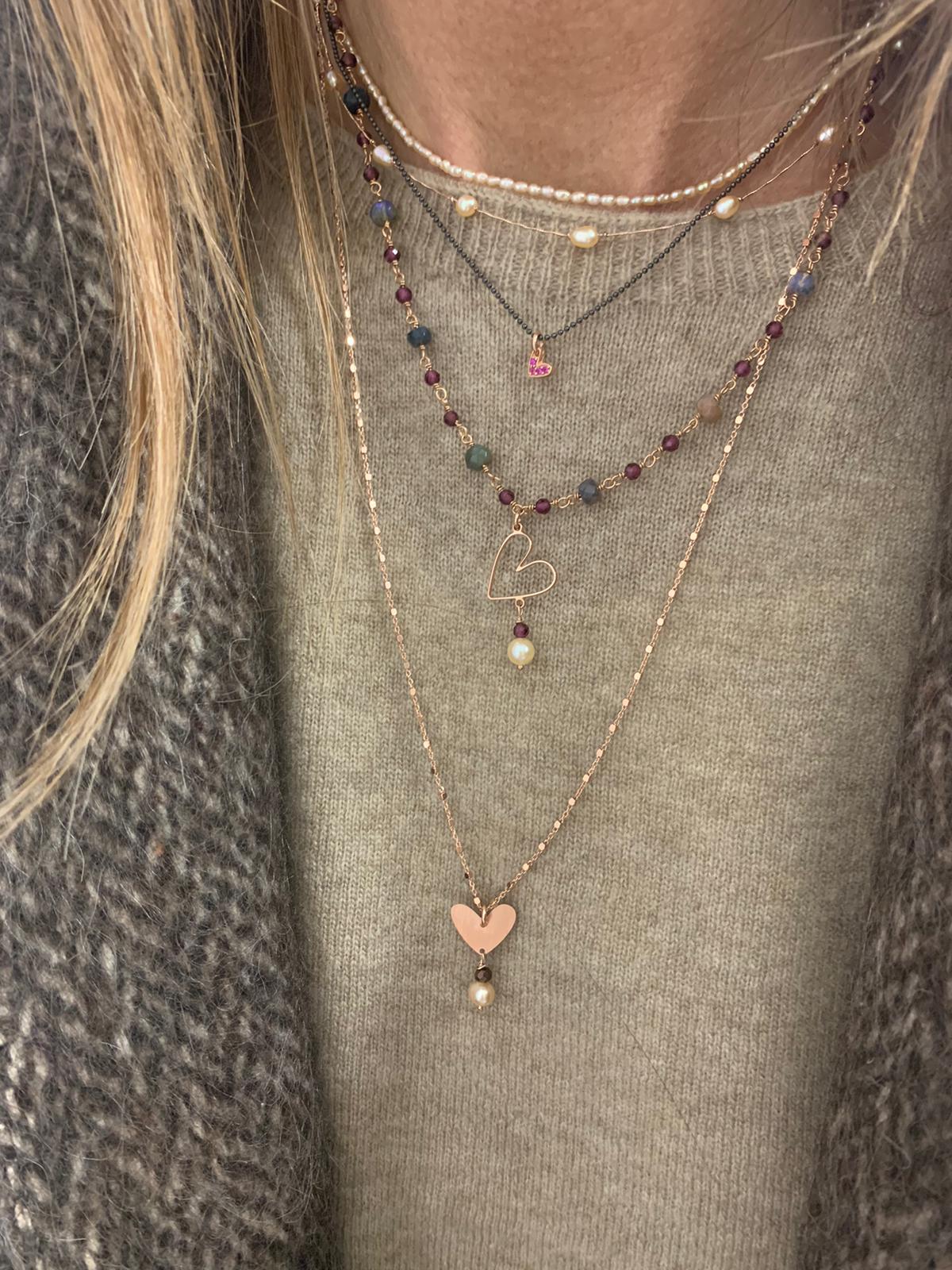 Collana catena dadini diamantati cm60 con cuore bacio satinato da 1 cm con perla rosa e cristallo cioccolato pendenti