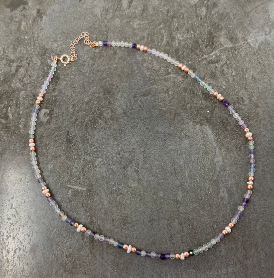 Collana cristalli ametista chiaro con perle e sfere rosé cm 40