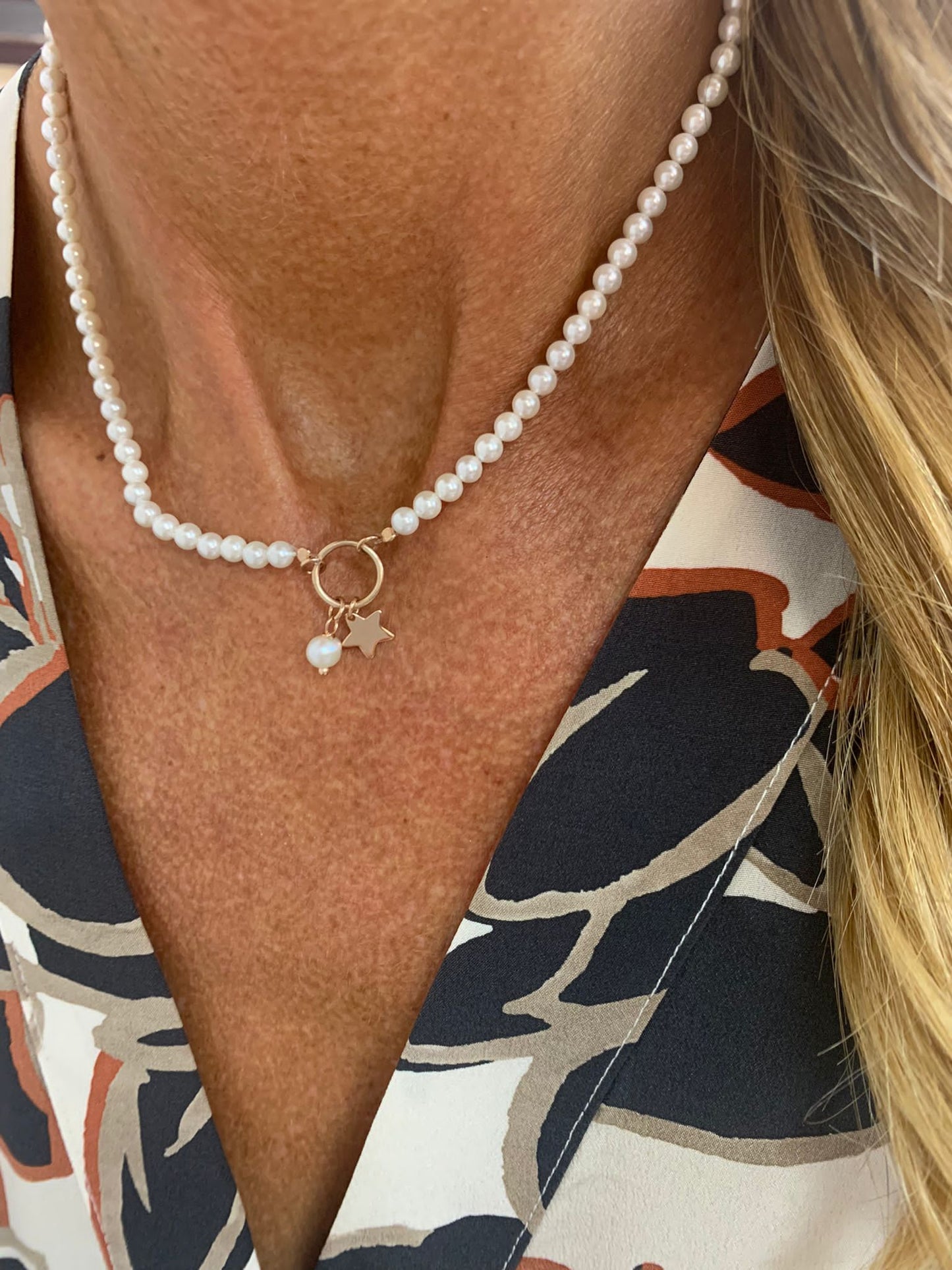 Collana perle con cerchio a filo tondo da 1 cm con piccola perla e stella da 0,8 mm pendenti - cm 36