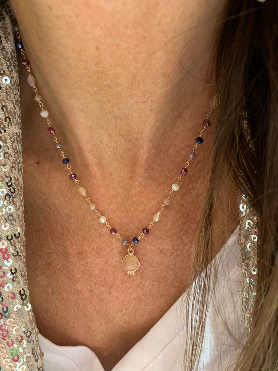 Collana cristalli bordeaux, cipria e blu cm40 più 2 di allungamento rosé con pietra di luna pendente