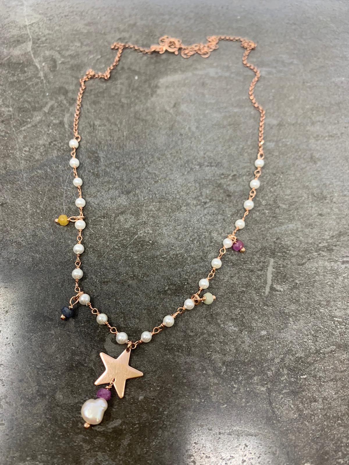 Collana catena rollò cm38 rosé con perle, pietre tormalina e stella pendenti - pezzo unico