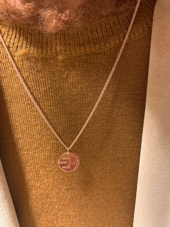 Collana catena grumette cm50 rosé con targhetta tonda diametro 1,5 cm con incisione SOLO COSE BELLE