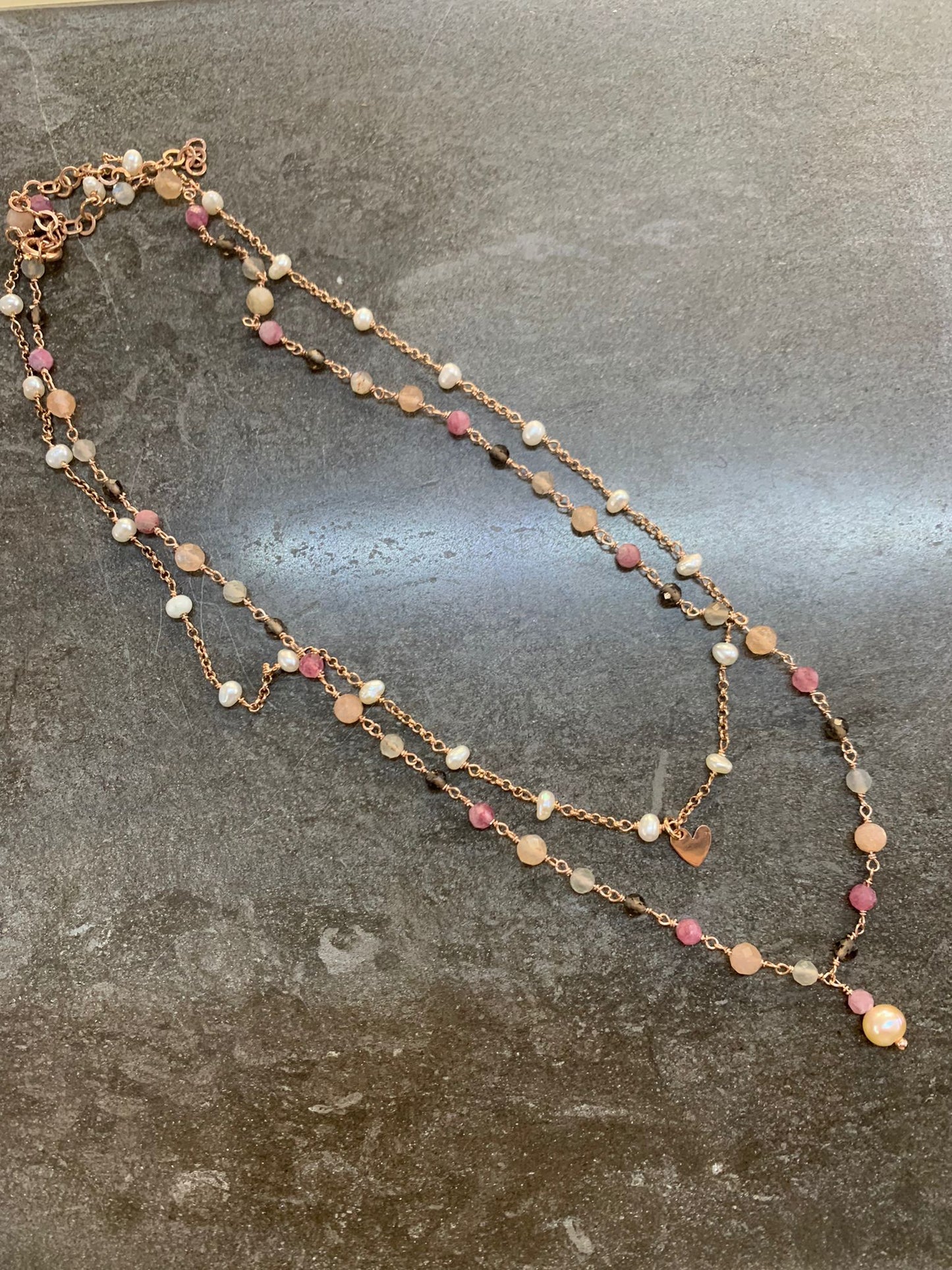 Collana a due fili pietre tormalina con perla rosa tonda